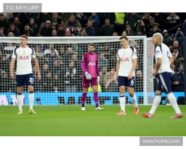 差点出事！热刺后场出球被断，勒温得球后扫射高出横梁